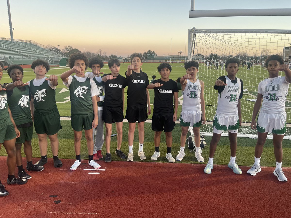 NDNFootball's tweet photo. Our future NDNs kicked off track season under the Lumpkins lights ππ
#NewHach | #RollTribe | #SpearsUp https://t.co/6rgTcKn7FT