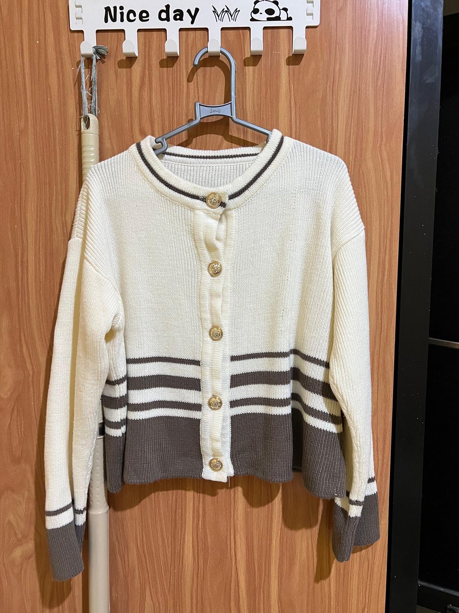zxchan14's tweet photo. cardigan cream coklat jarang dipake 50k ajaa, bahan enak ga berbulu dan ga bikin gerah https://t.co/ZerEuj0qtT