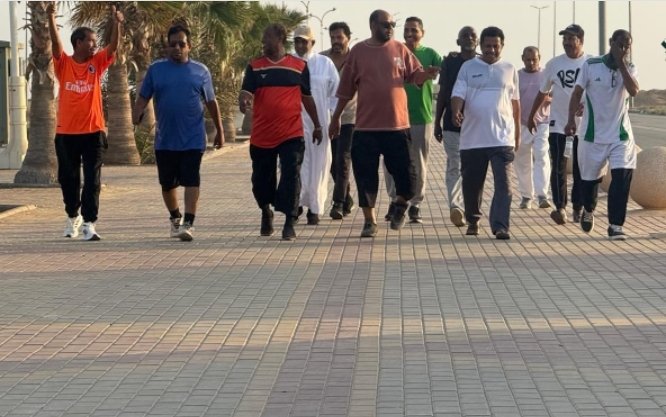 نفّذت جمعية المتقاعدين بمنطقة جازان، ممثلةً بالمكتب التعريفي بمركز قوز الجعافرة ،مبادرة صحية بعنوان «صحتنا في ممشانا»، وذلك بالشراكة مع بلدية قوز الجعافرة، في الواجهة البحرية بمركز قوز الجعافرة.ويأتي البرنامج ضمن جهود الجمعية لتعزيز الوعي الصحي في المجتمع