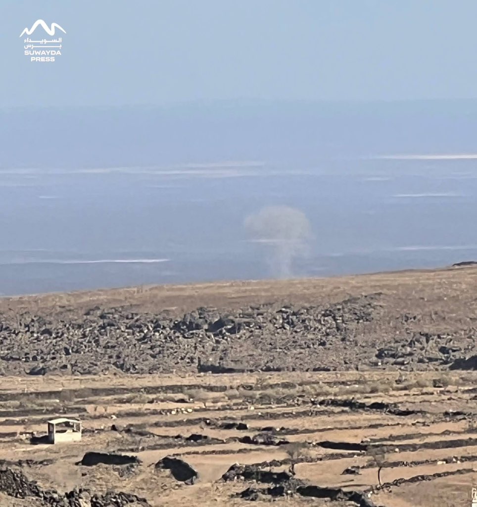 ريف السويداء الشرقي: انفجار لغم واعتداء مسلح

أفادت مصادر محلية للسويداء برس عن تعرض شخصين كانا يعملان في رعاية المواشي لإطلاق نار من قبل مسلحين على تخوم البادية، شرقي قرية اسعنا في الريف الشرقي، وذلك أثناء رعايتهما للمواشي في المنطقة، اليوم الجمعة 20 شباط/فبراير 2026.

وبحسب