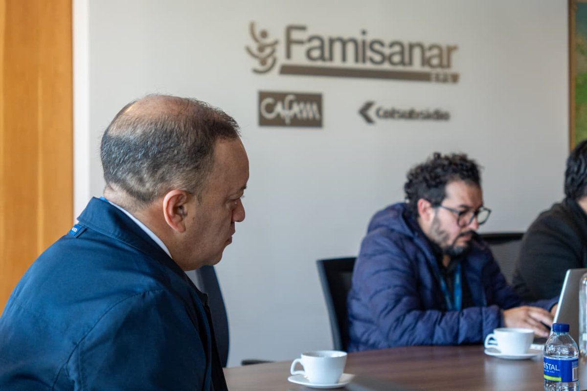 EPS_Famisanar's tweet photo. #AEstaHora Famisanar es escenario del diálogo técnico para fortalecer la sostenibilidad del sistema de salud

En las instalaciones de la entidad se desarrolla una reunión de alto nivel en el marco de la Negociación Conjunta TES, en compañía del agente especial interventor, Germán Darío Gallo, con el propósito de avanzar en la construcción conjunta de estrategias orientadas a la sostenibilidad del sistema de salud y al fortalecimiento de la competencia efectiva.