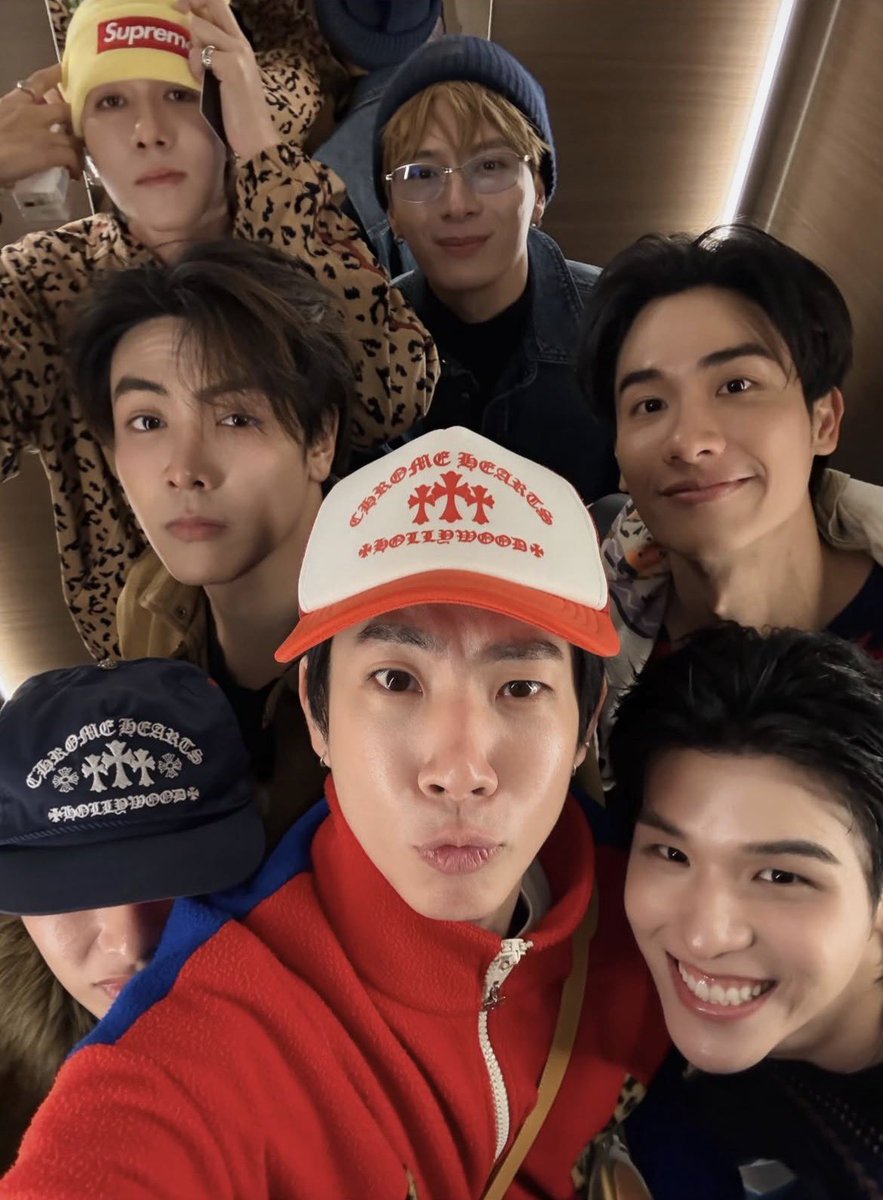 สกายนานิที่ถูกเลี้ยงโดยพี่พี่มากกก เอ้นดูสกายเร้กมากฮีชอบทำตัวจิ๋วมากกก น้องนานิก็เร้กกกกกก