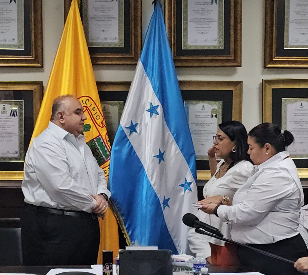 ALopezAlcalde's tweet photo. En Sesión Ordinaria No.1 tomé Promesa de Ley a los regidores pendientes de juramentación, dejando legalmente constituida en su totalidad la Corporación Municipal 2026-2030.

Reafirmamos nuestro compromiso de trabajar con legalidad, transparencia y unidad por #ElProgresoYoro. https://t.co/ROc1Kx1s4G