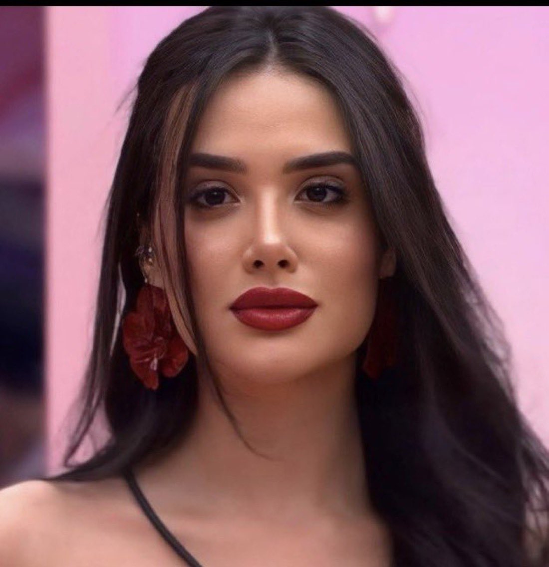 Ana Paula: Ué, Jordana? Querendo falar de limpeza agora? Você não faz nada dentro dessa casa!

Jordana: Não faço nada, mas não tenho ninguém que faça por mim. Diferente de alguns, se eu deixar de fazer, fica por fazer. Já outros, ficam o dia todo deitados porque sabem que se não