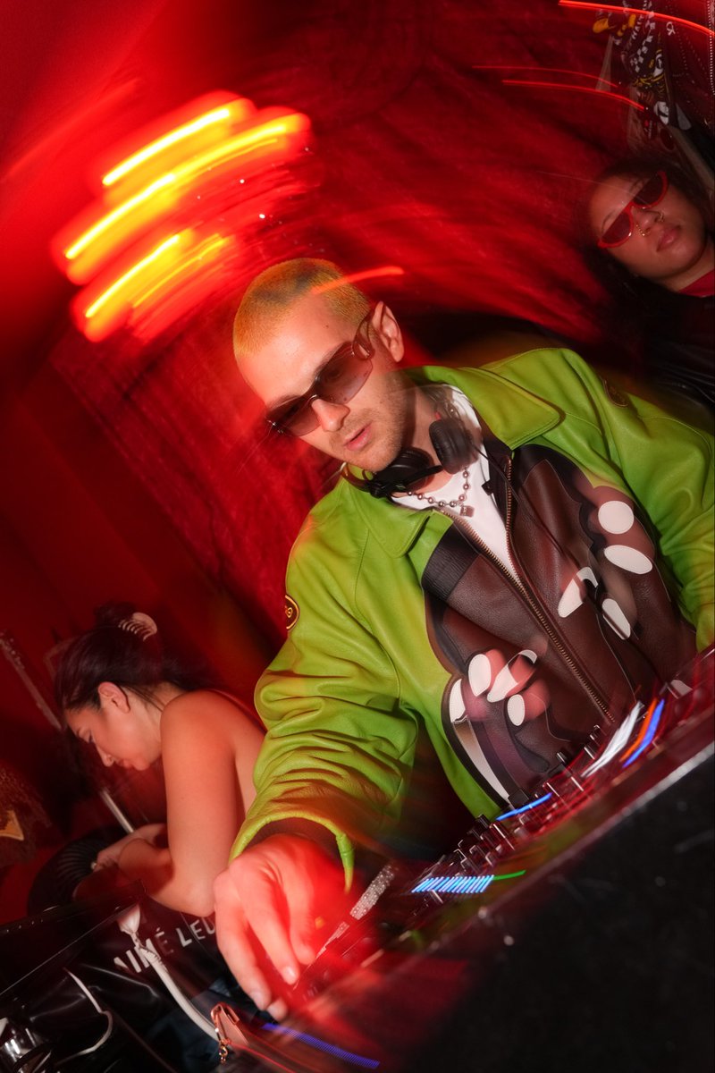 Timeless tweet media