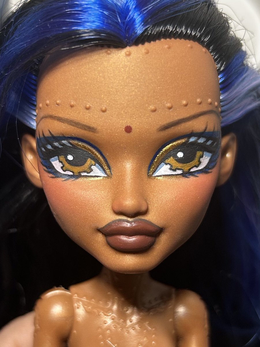 lip has been re-repainted