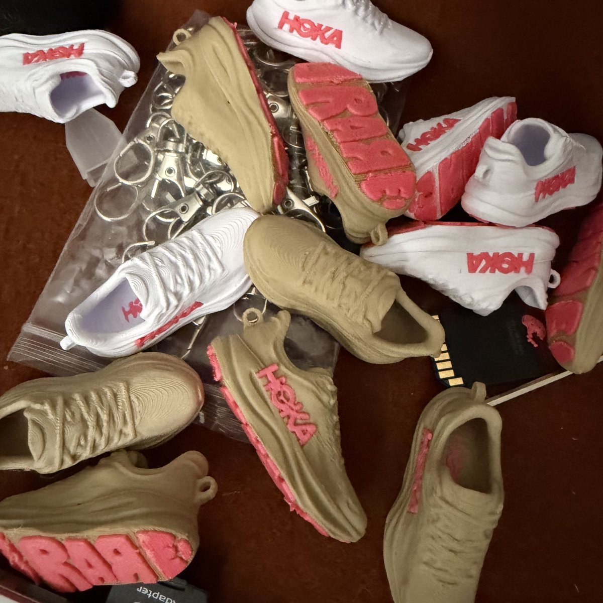 ƎRAЯE NYC® x @HOKA