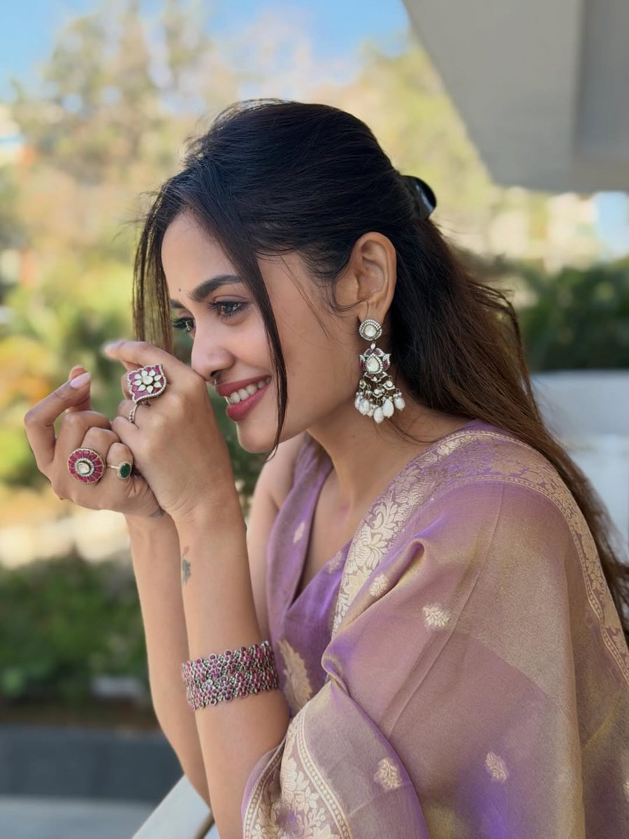 KollywoodCinima's tweet photo. Teju Ashwini radiates adorable charm, youthful elegance, and vibrant beauty, effortlessly captivating hearts with her expressive smile and refreshing screen presence β¨
#TejuAshwini #KollywoodCinima #KcGallery #Sai #Cinema #Heroine #Actress https://t.co/qkSSufpOEl