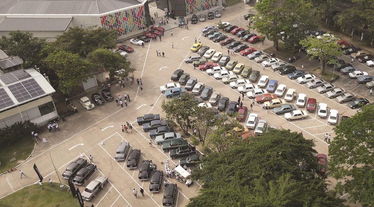 SethFromColombo's tweet image. 🇱🇰 🌍 SRI LANKA JUST CLAIMED THE WORLD RECORD FOR THE LARGEST MERCEDES-BENZ GATHERING ✨     #lka