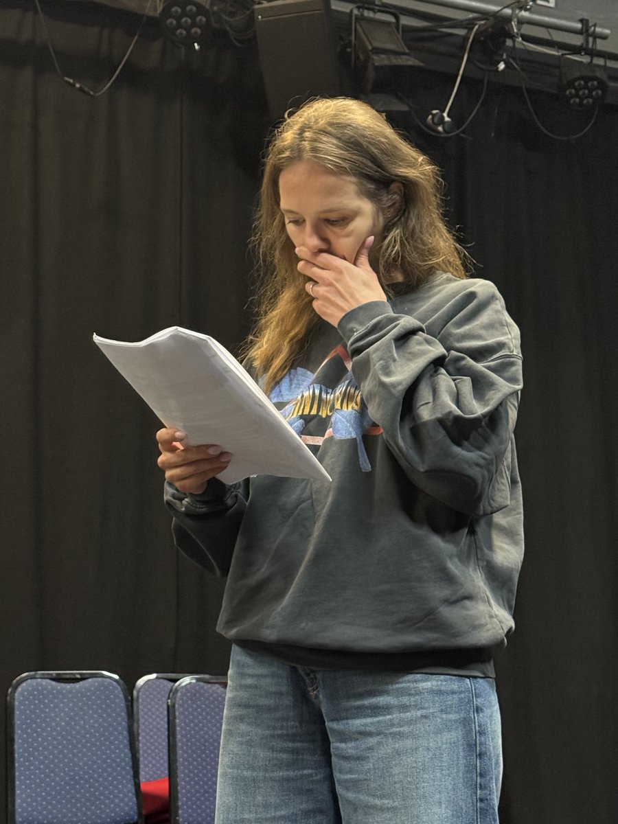 THE SOUND OF ABSENCE rehearsal shots are here!

A new experimental musical theatre piece, exploring the intricate bond between father and daughter, and the unspoken reasons behind the choices our parents make.

🗓️ Opens next week | 24 - 28 FEB: omnibus-clapham.org/sound-of-absen…