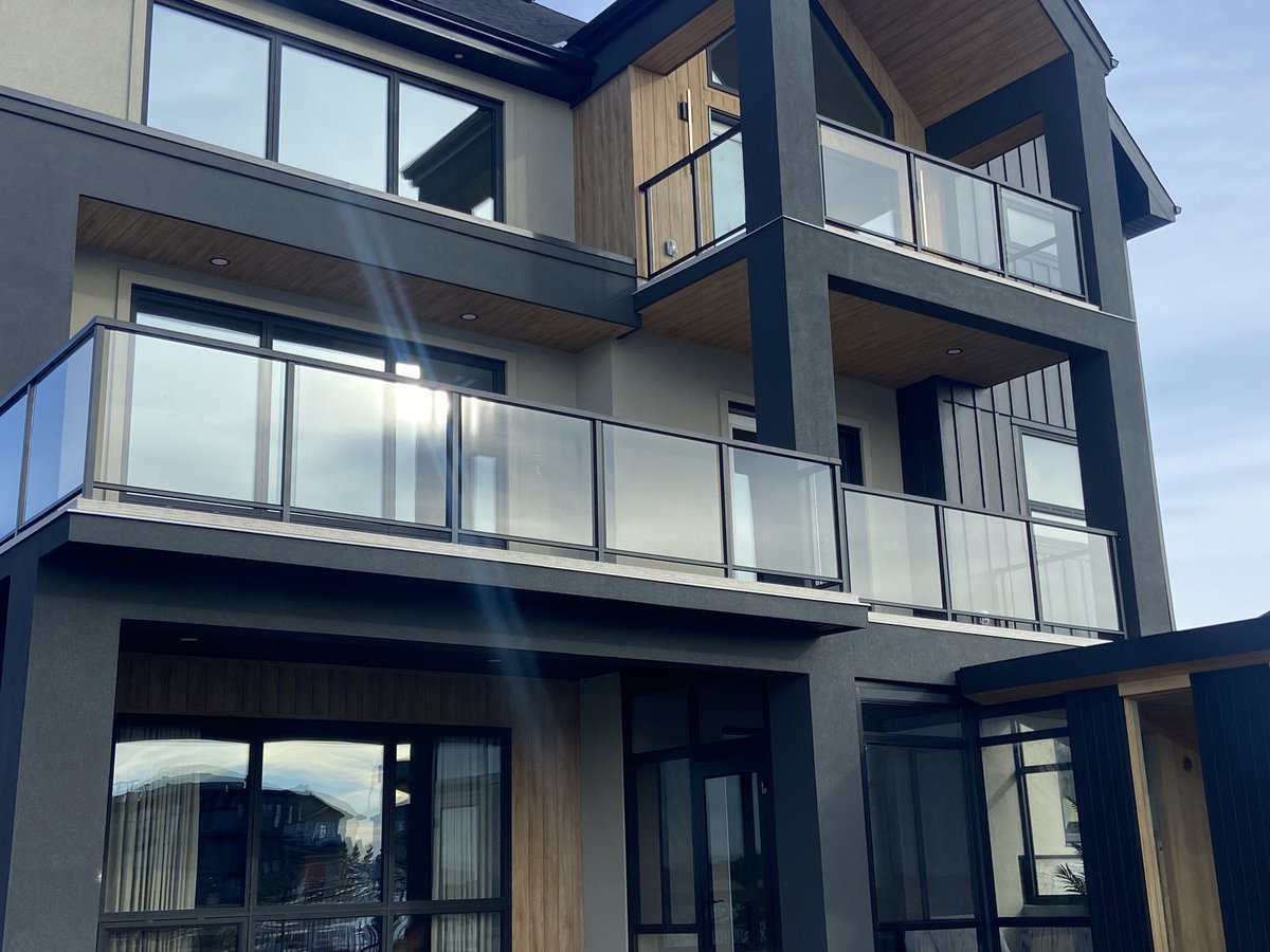 decks_appeal's tweet photo. Clear glass railing in black #deck #railing #yeg #decksappeal https://t.co/GN9IFHbxcq