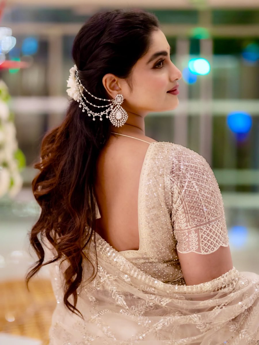 KollywoodCinima's tweet photo. Shivani Narayanan radiates bold confidence, stunning elegance, and captivating charm, effortlessly turning heads with her glamorous style and powerful screen presence β¨π₯
#ShivaniNarayanan #KollywoodCinima #KcGallery #Sai #Cinema #Heroine #Actress https://t.co/ZvUz5iKe3y