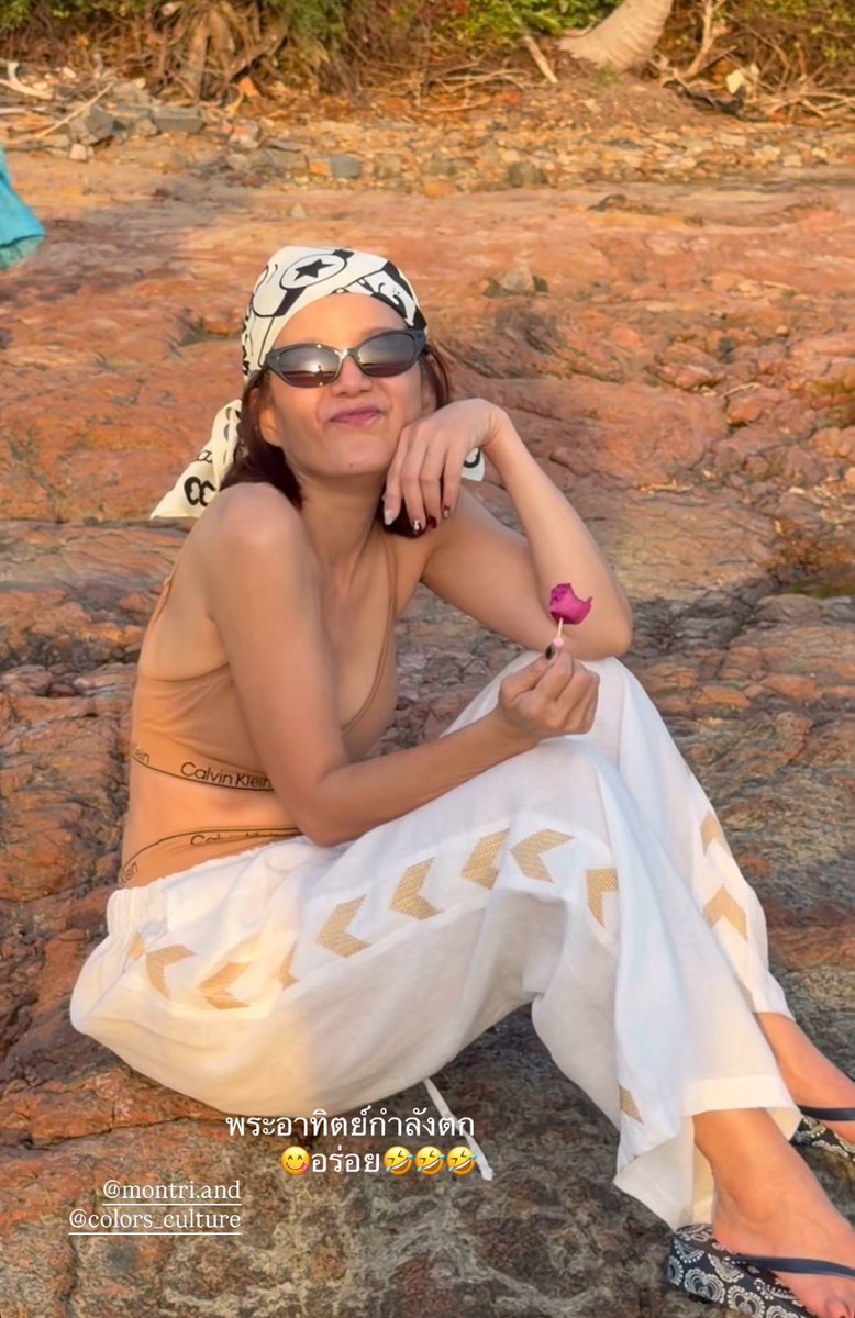 โอ้โหเพิ่งเห็นสตอรี่ม๊าเดือน คือสวยโซ๊ะมากหน้าเด่กมากกกกกก คือจั๊นมีม๊าเป็นไอดอลความสวยสุดๆㅠㅠ อายุเท่านั้นกุอยากสวยโซ้ะแบบนี้บ้าง