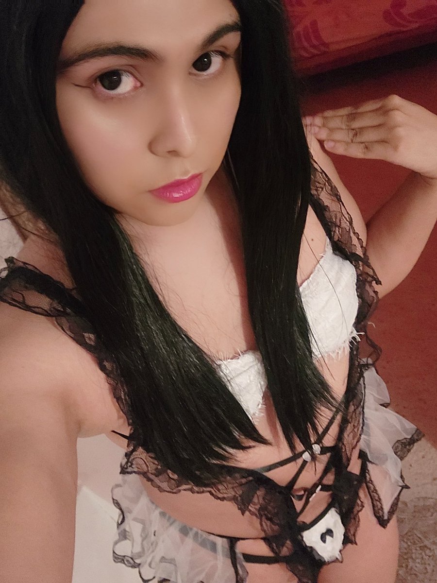 DocilDoll tweet media