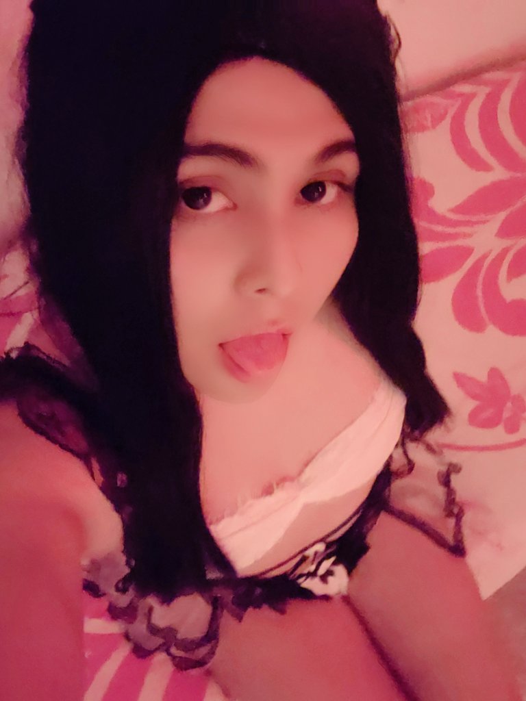 DocilDoll tweet media