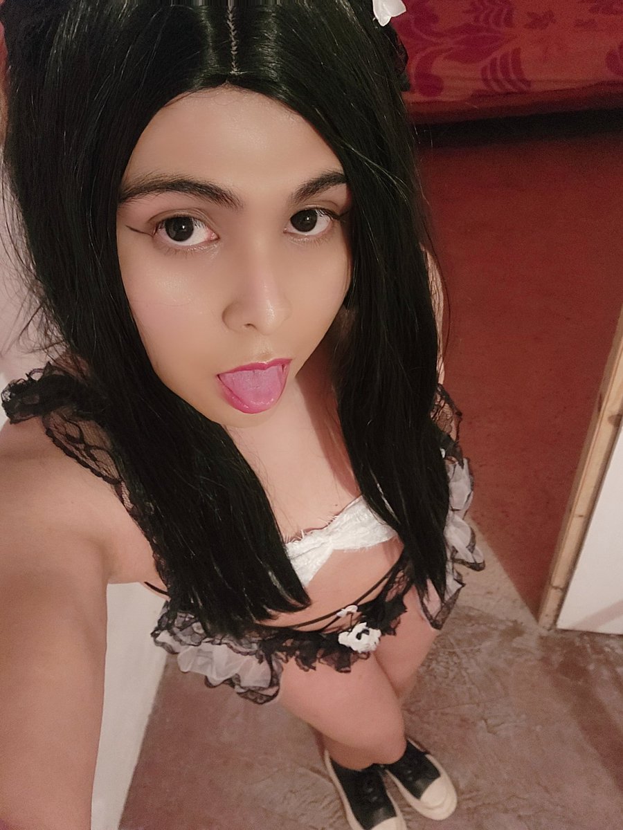 DocilDoll tweet media