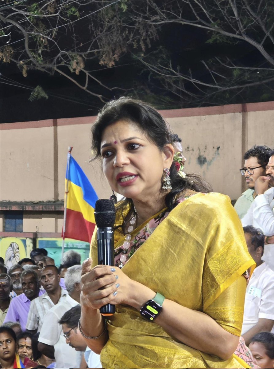 Sowmiyanbumani's tweet photo. இன்று, திருவண்ணாமலை மாவட்டம், போளூர் சட்டமன்றத் தொகுதி தமிழக மகளிர் உரிமை மீட்புப் பயணத்தில் பங்கேற்று உரையாற்றியபோது.!

#மகளிர்உரிமைமீட்புப்பயணம்
#சிங்கப்பெண்ணேஎழுந்துவா
#GenderEquality 
#ForAllWomenAndGirls https://t.co/B6BHGYRcoR
