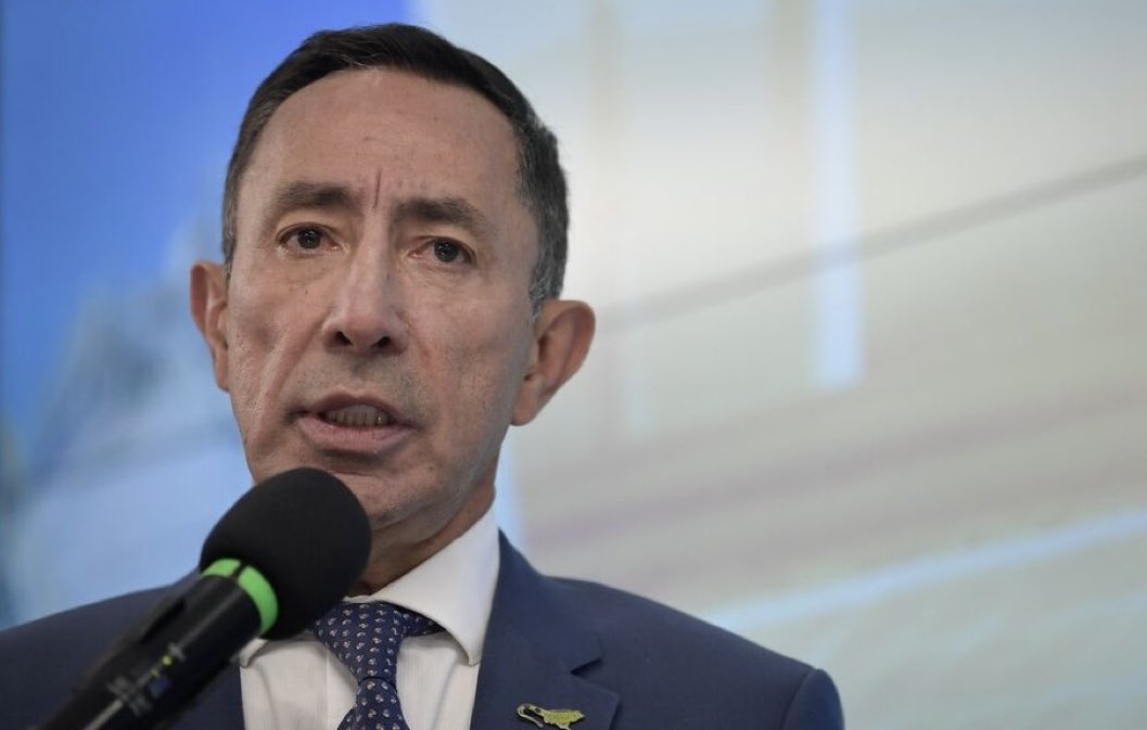 #Atención | La Junta Directiva de Ecopetrol ratifica su respaldo a Ricardo Roa.

Pese a la anunciada imputación de cargos por parte de la Fiscalía, la cúpula de la estatal petrolera cerró filas bajo los principios de:

-Presunción de inocencia.
- Respeto al debido proceso.