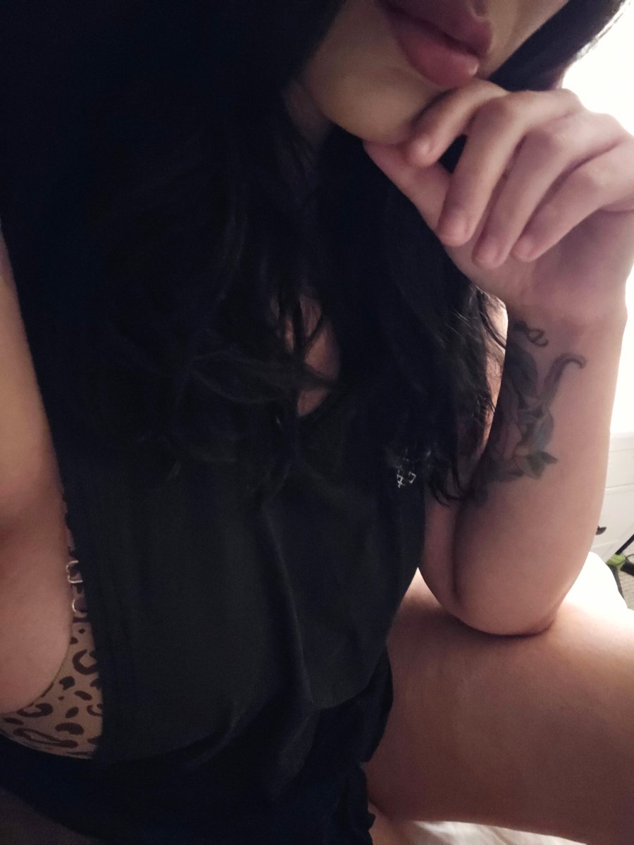 chloebeamglow's tweet photo. Want to see what's underneath my animal print? https://t.co/4xi5GI3AcO
