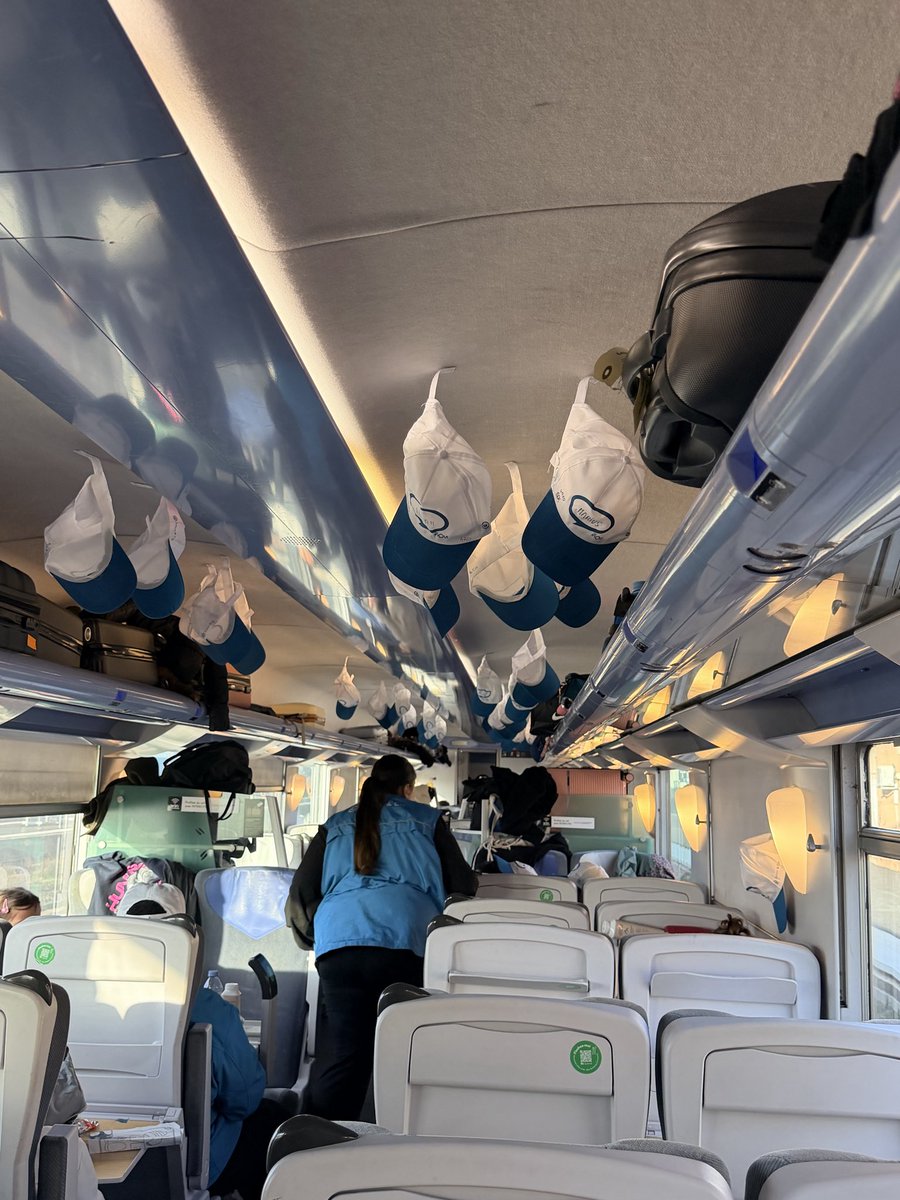 CORYBASA's tweet photo. Plus de 3 heures qu’on attend… 
Dans un wagon avec 40 enfants! 
@SNCFConnect @SNCFVoyageurs @GroupeSNCF 
Départ retarde de demi-heure en demi-heure , si la SNCF était honnête dans ses annonces, on aurait pu faire autrement…. 😡😡
@infoccitanie @MLMontpellier @CaroleDelga https://t.co/vpiMfkai63