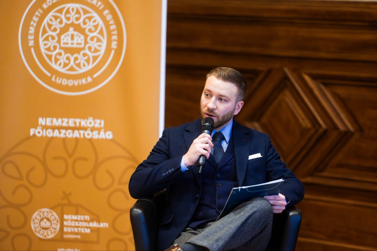 uni_nke's tweet image. ⚡🇺🇦 The Energy Frontline of the War

At Ludovika, experts discussed how energy security can be maintained during wartime and Hungary’s role in ensuring stable, strategic supply.

#LUPS #EnergySecurity #Geopolitics #Hungary