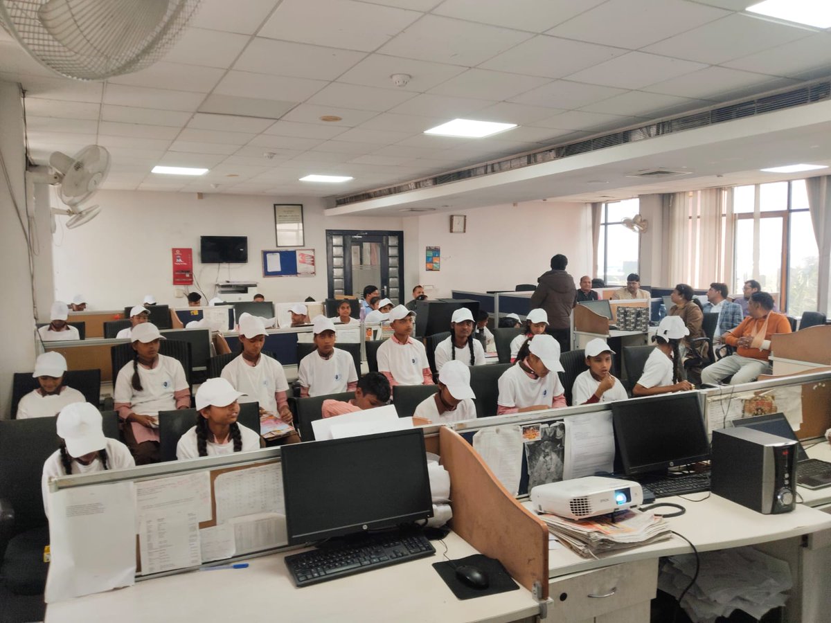 Sanjeev Sharma ,State AwardeeTeacher/SRG -Aligarh tweet media