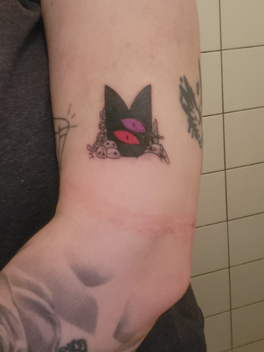 Tat no. 12 😂🐑𖤐

#CultoftheLamb