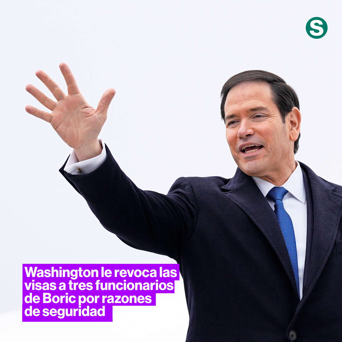 La_Segunda's tweet image. EE.UU. veta a 3 funcionarios chilenos y a sus familias. Marco Rubio acusa que “comprometieron infraestructura crítica” y apunta al legado de Boric. El trasfondo: reuniones por cable submarino con empresa china. ¿Choque geopolítico en puerta? 👉 lasegunda.com