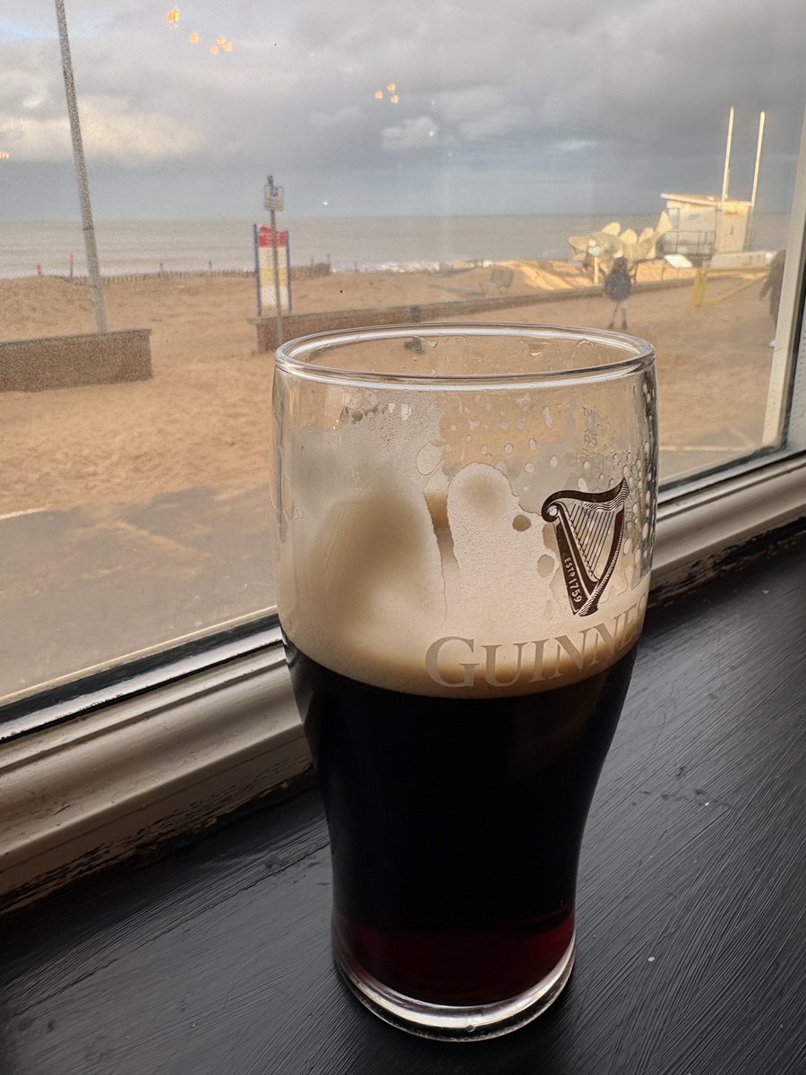 Puck ⚫️⚪️ tweet media