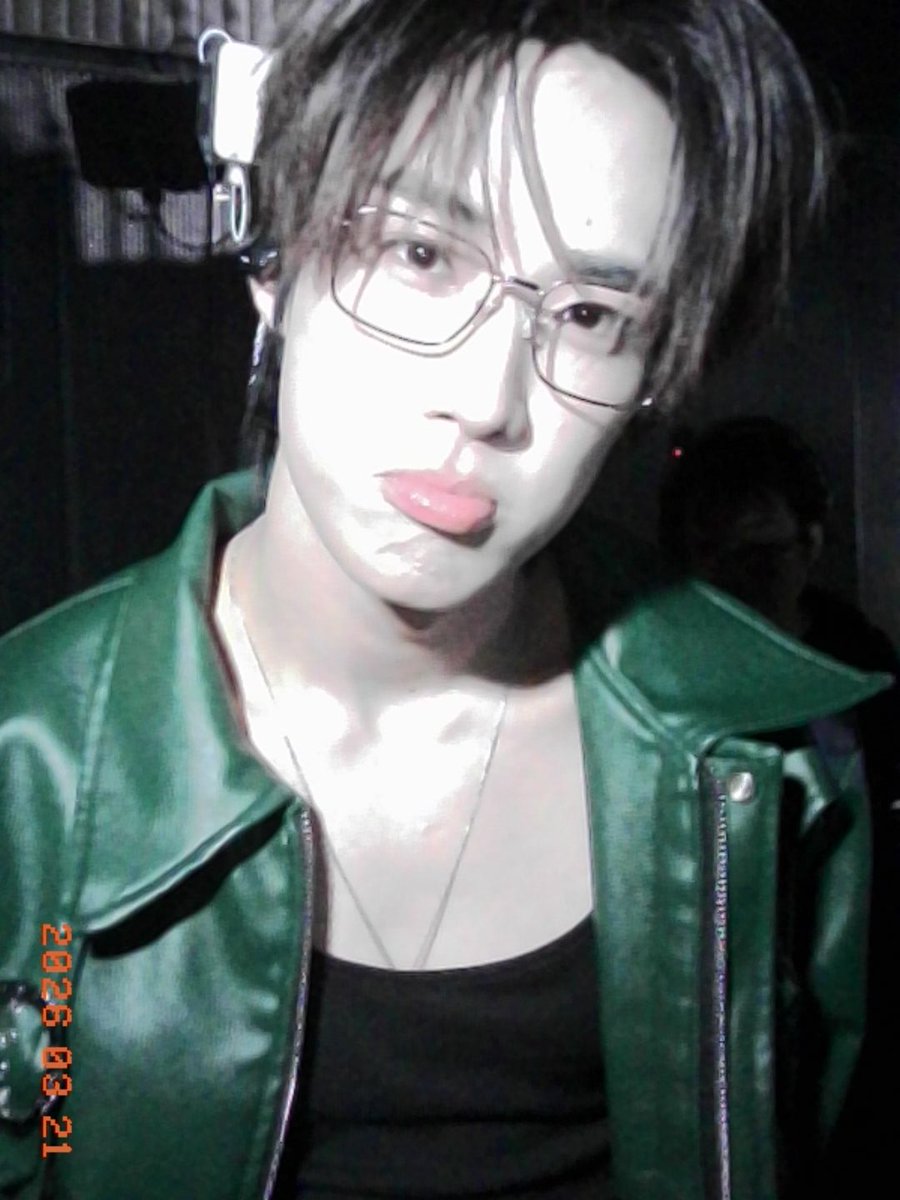 พัศวีร์ ทำไรเนี่ยยยยย

#ALANpasawee
#AISINFINITEUS 
#AISwithTHANKS
#mewdoesmakeup
