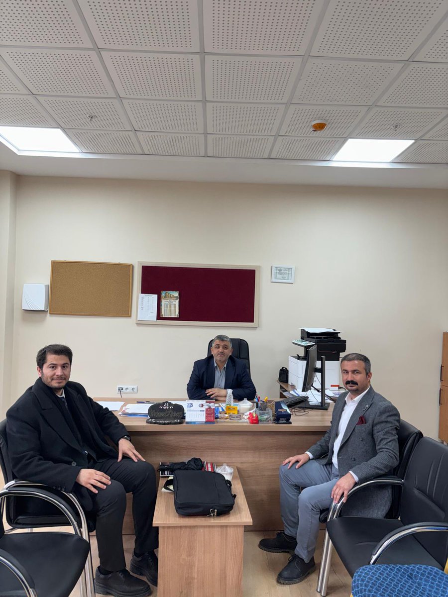 Mil Maarif-Sen #Şanlıurfa İl Başkanımız Bekir Polat ve Haliliye İlçe Temsilcimiz İbrahim Halil İncik, Nureddin Mahmud Zengi Ortaokulu Müdürü Mehmet Akbaş’ı ziyaret etti.

Eğitime dair samimi bir hasbihal gerçekleştirdiğimiz Akbaş’a, kıymetli fikir destekleri için teşekkür ederiz.