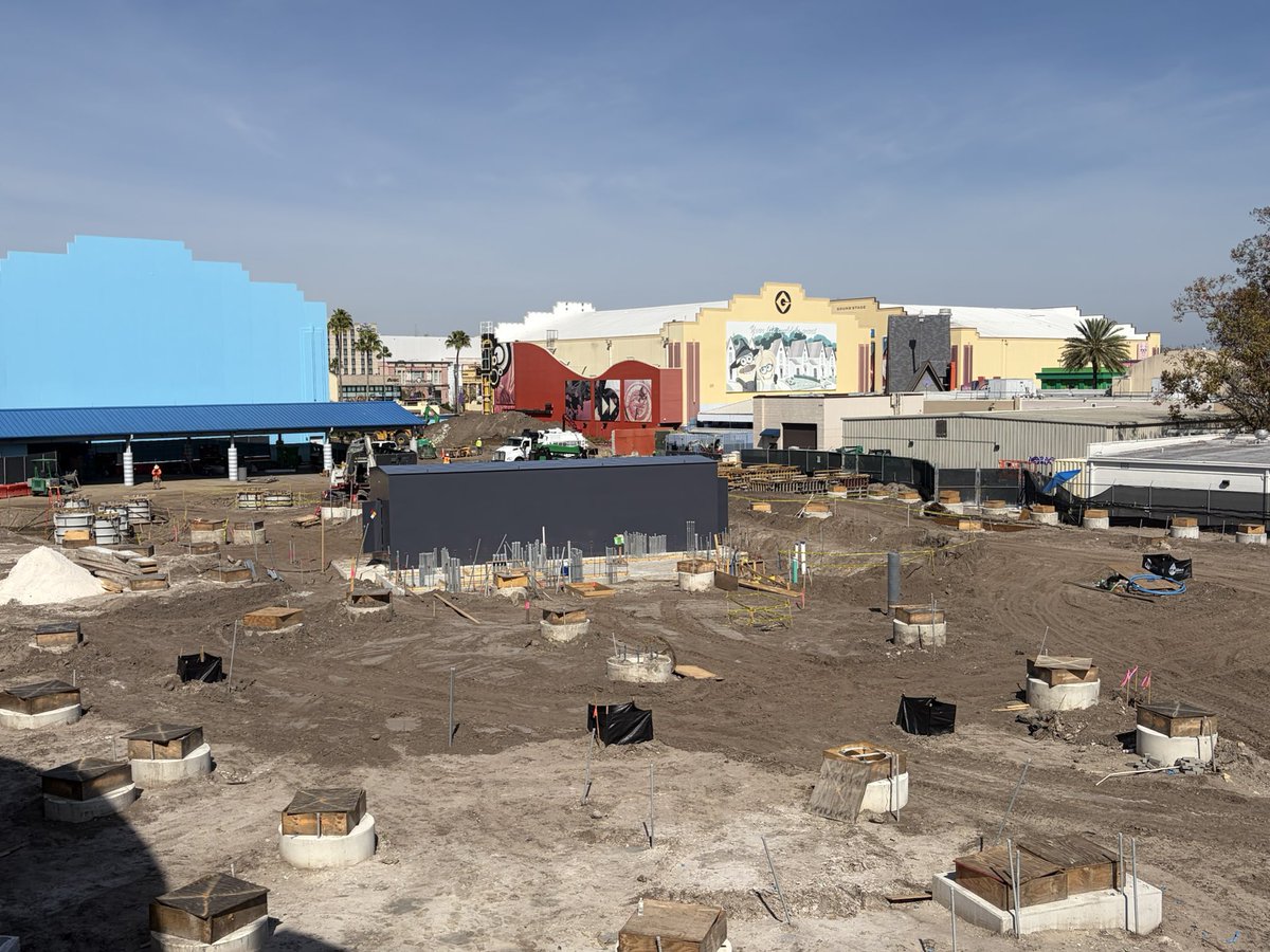 ParkObsession's tweet photo. Hollywood Drift Orlando has received some new goodies this week, a new powerhouse! Since the LSM’s require massive amounts of power, onsite substations are required. Launch track should be to the right of this building and I can’t wait for the install! https://t.co/kgPupY17jg