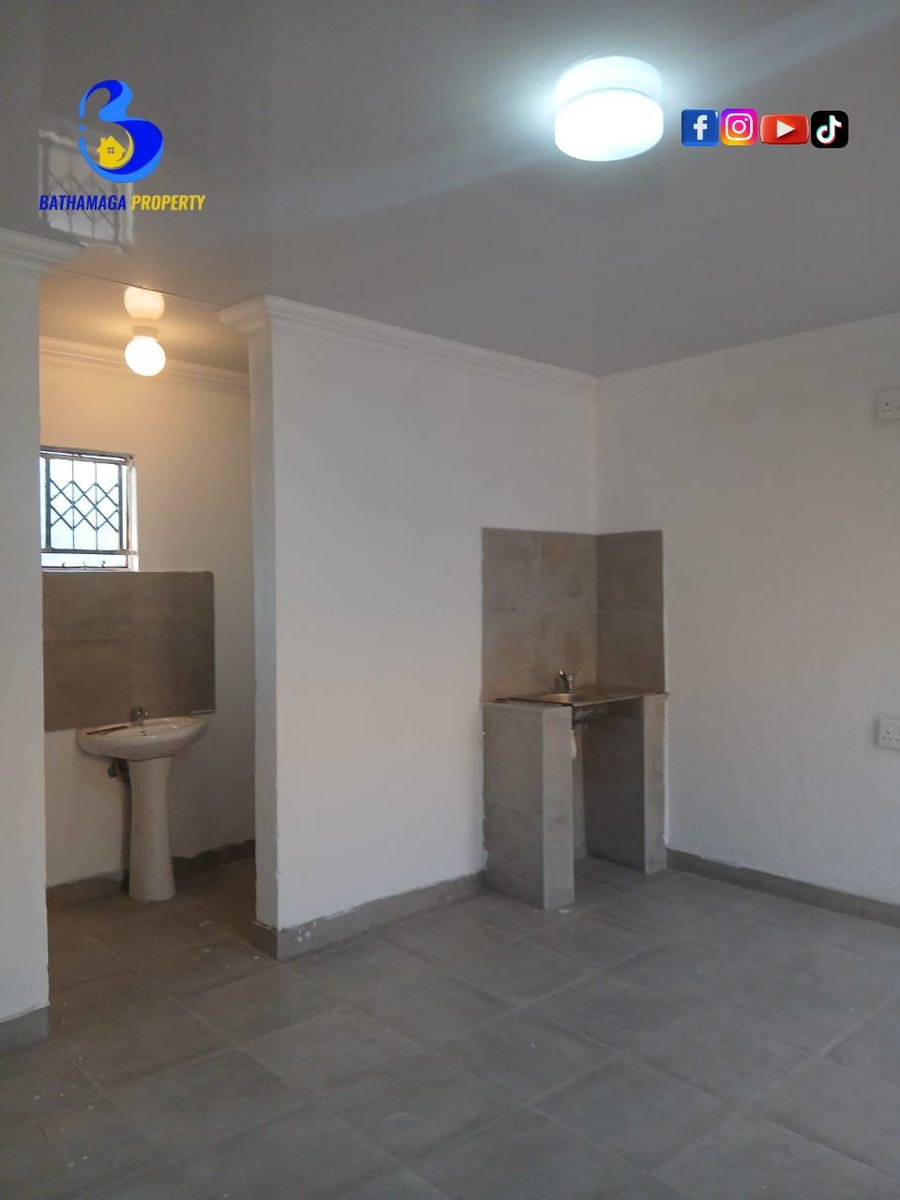 BathamagaProp's tweet photo. 🏠 Ensuite Room to Rent in Mabopane, Block CV, Winterveld  

🏷 R1,500 p.m

Shower &amp; toilet | Fitted sink | Water &amp; electricity included | Parking space 

👇 Get full details: 
https://t.co/um9iSAo4ig 

#BathamagaProperty #PretoriaRentals https://t.co/OXbvAFEcb6