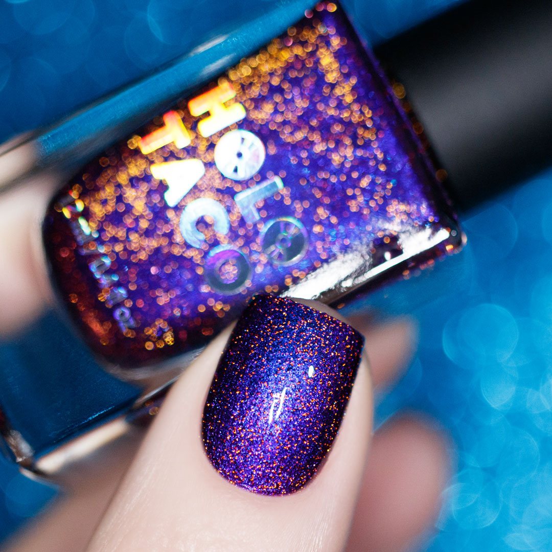 holotaco's tweet photo. Has Late Checkout overstayed its welcome? 🏨🌴 If you could rename this mesmerizing polish, what would its new name be? 🤔👇
📸 : @yyulia_m with &amp; without flash
#holotaco #latecheckout 💿🌮 https://t.co/DyiE5tnbaa