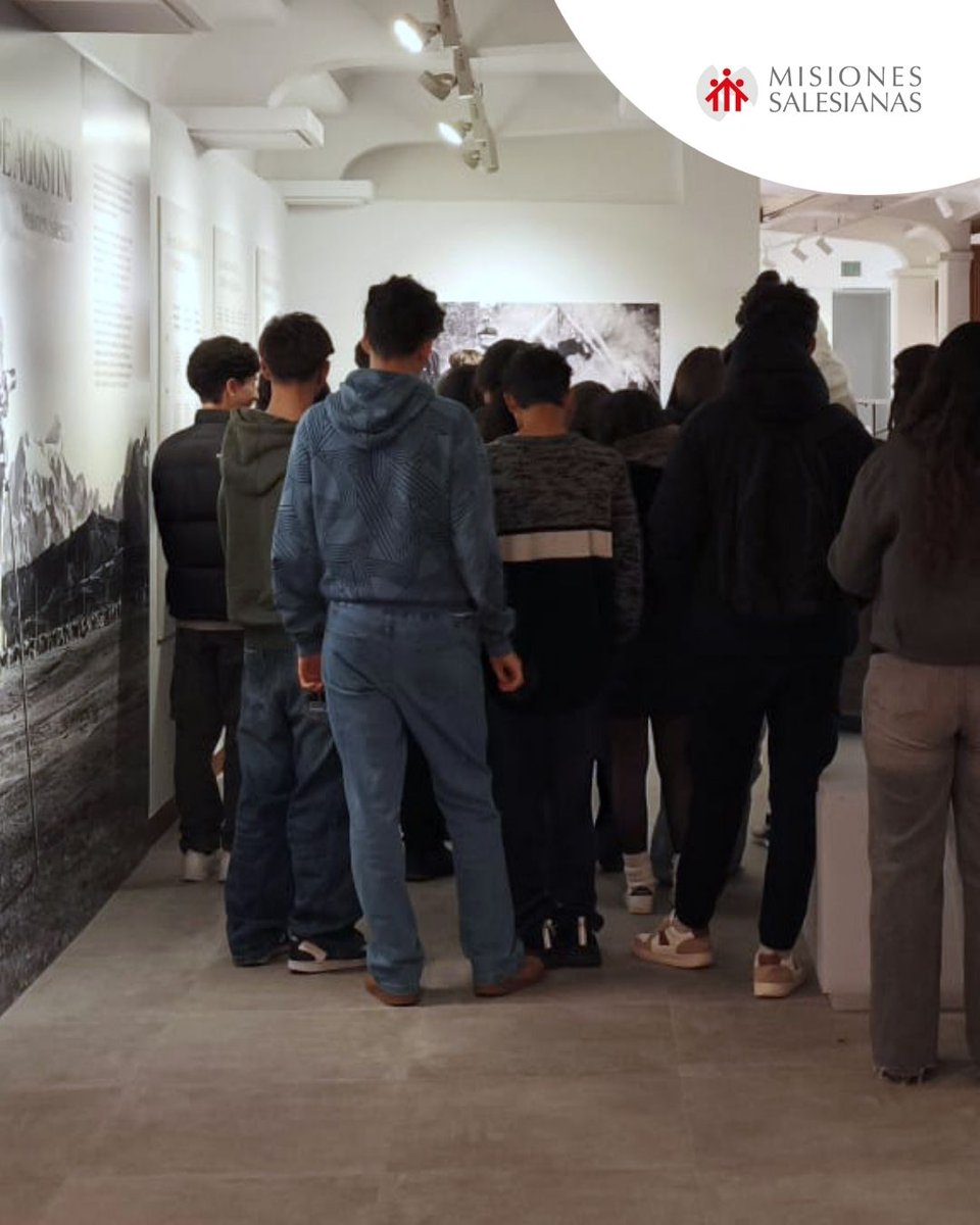 MSalesianas's tweet image. #MuseoMS | 50 alumnos del IES Senda Galiana (Madrid), de 4º ESO y 1º Bachillerato, han visitado la expo 'Comunidades originarias. Encuentro y respeto' y participado en un taller de relato ✍️
Compromiso con los DDHH 🌍 y el cuidado del planeta 🌱
🔗 f.mtr.cool/kkylsnyild