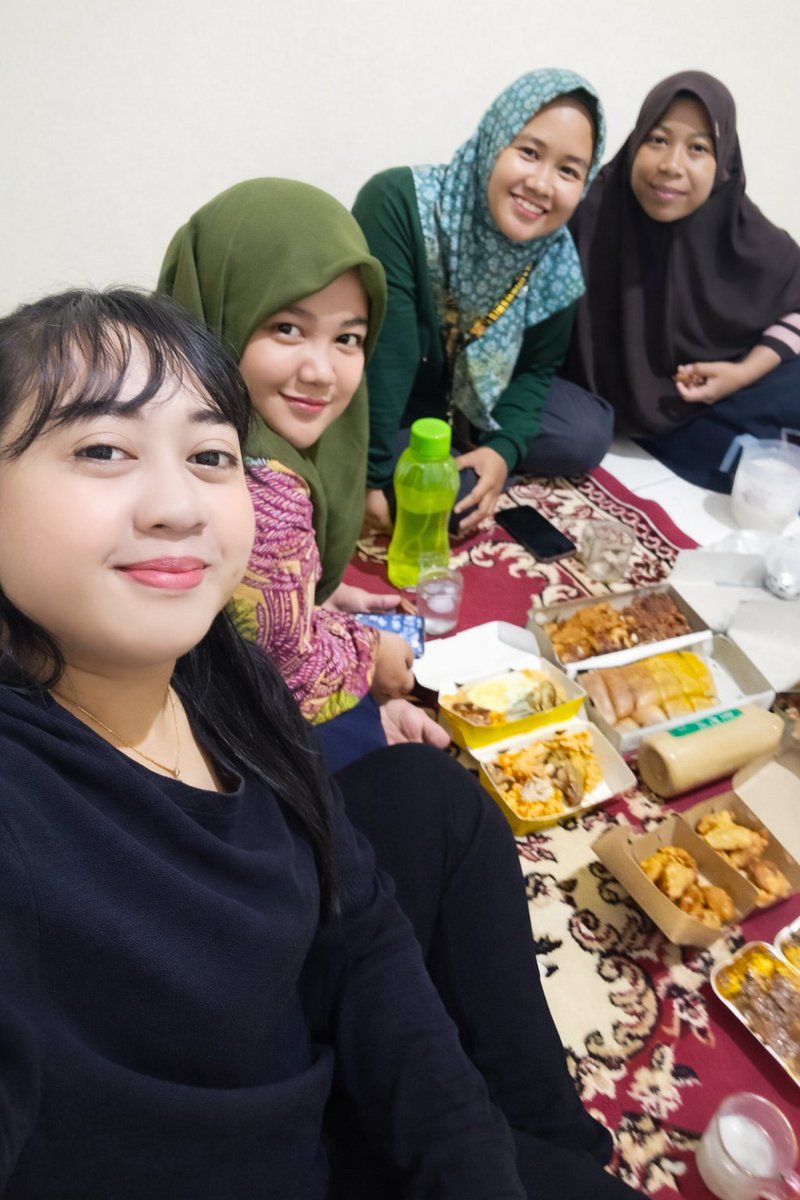 Udah bukber ajah di H+2 puasaan 🤣 bener2 emang