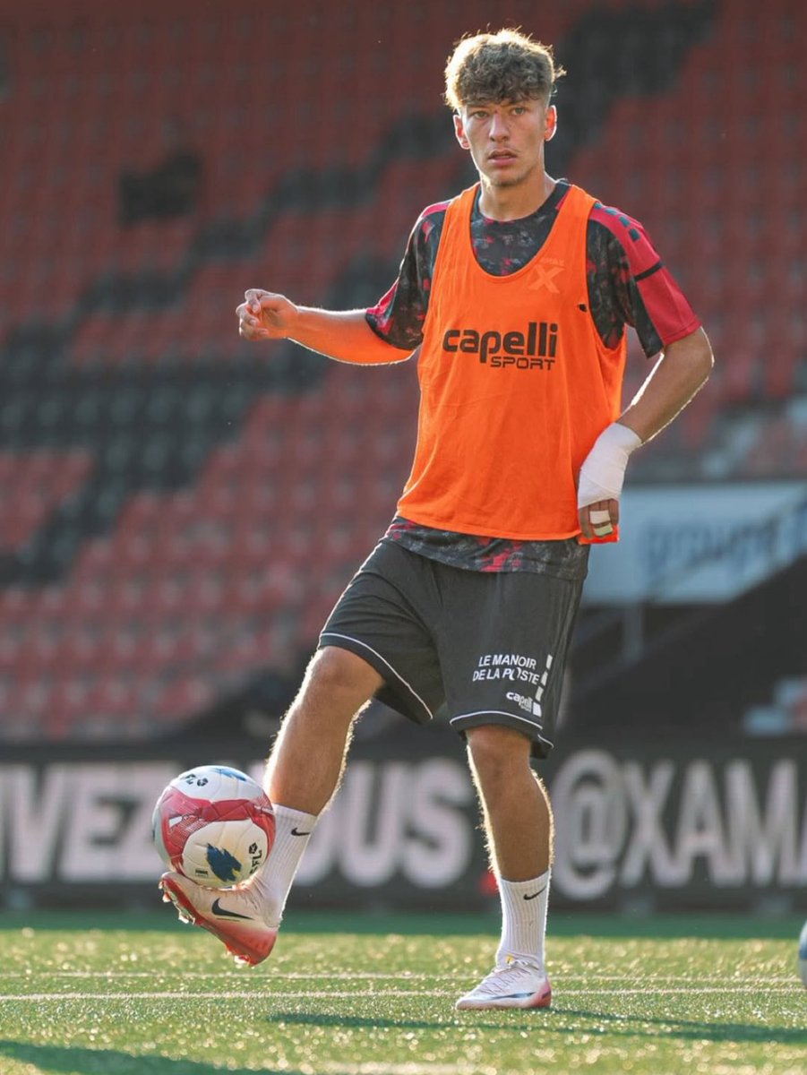 enzomologie's tweet photo. Altin Azemi-MOC-Xamax-2009

Altin est de loin le joueur le plus précoce de cette génération. Milieux extraordinairement talentueux et technique, il est déjà suivi par des grands clubs comme #City. Il joue avec les pro depuis un an et impressionne avec les #U17 de la Nati. https://t.co/eIsFo0Zvui