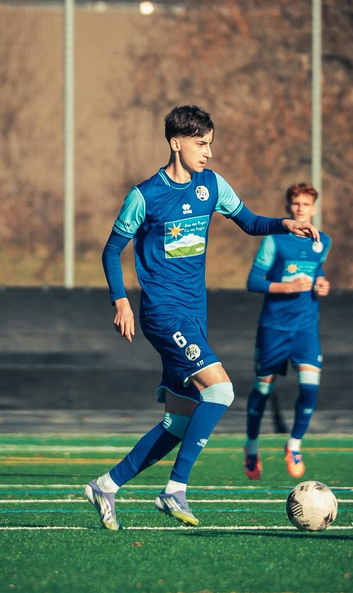 enzomologie's tweet photo. Eron Kele-MC-Luzern u17-2010
#Kele est doté d’un grand volume de jeu, il participe à la récupération et à la relance. Il est également capable de se projeter dans la surface adverse. Avec sa #taille il pourrait être d’avantage dominant si il prenait du muscle. https://t.co/5axibiuH0c