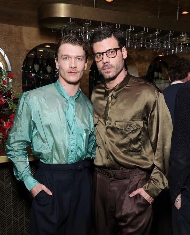 Si bueno, que las pendejas sigan chillando y muriéndose de hambre porque yo estoy comiendo muy bien 🥰