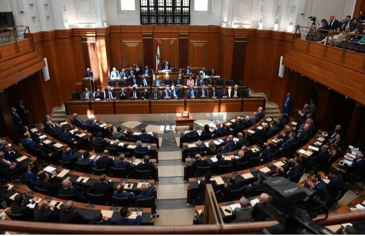 عنا  310 نواب سابقين وحوالي 103 نواب متوفين عائلاتن بيتقاضوا معاشاتن
معاش النائب السابق حوالي 2000$ يعني
2000 $ × 413 نائب× 12 شهر = تقريباً 10 ملايين $سنويا
ليش نائب سابق بدي أدفعله معاش بلا أي عمل؟ أو أدفع لعيلته؟
سكروا مزاريب الهدر ومنها هالمزراب بتوفروا مئات ملايين الدولارات