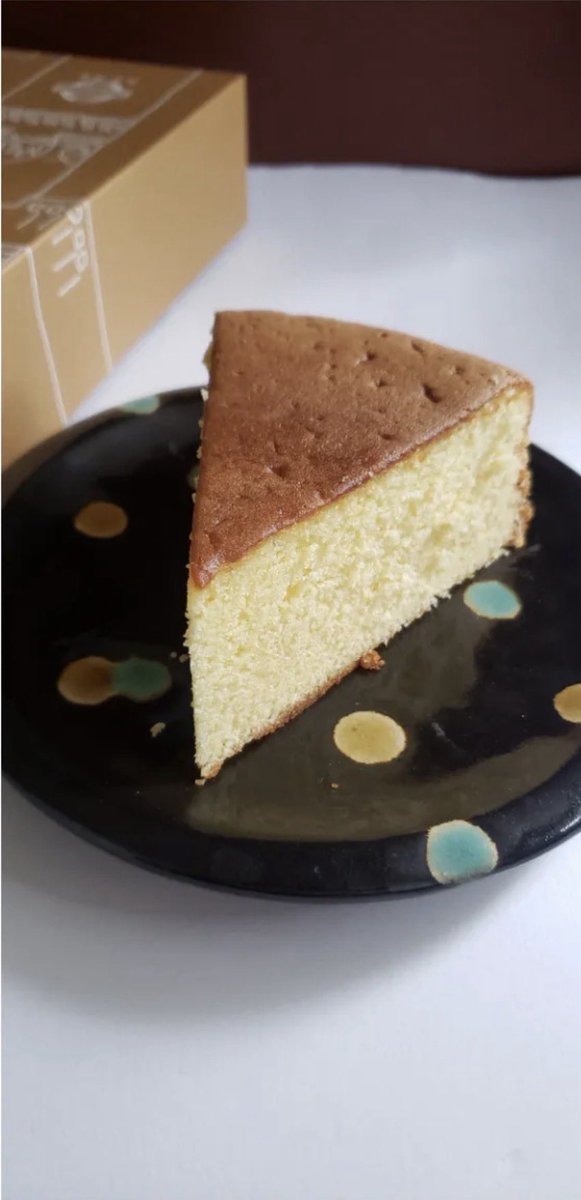 長崎堂さん。バターケーキが有名だそうです。友達に教えてもらい行ってきました。商品は結構ずっしりとした重さがありました。シンプルなケーキ。カステラみたいな感じかな。
#広島