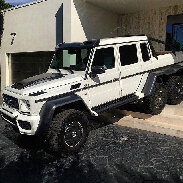 When the landscape is too small for your ambitions, you just bring more wheels. It doesn't park, it occupies. 🏔️