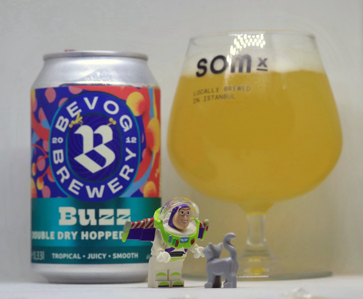 This is an intergalactic emergency..

Buzz
Double Dry Hopped Hazy IPA
Brique House Brewery
(5.7% ABV; N/A IBU) 

—
day 2/30 #30days30beers #year16 #pulupbeer #legopulup #originallegoandbeerguy