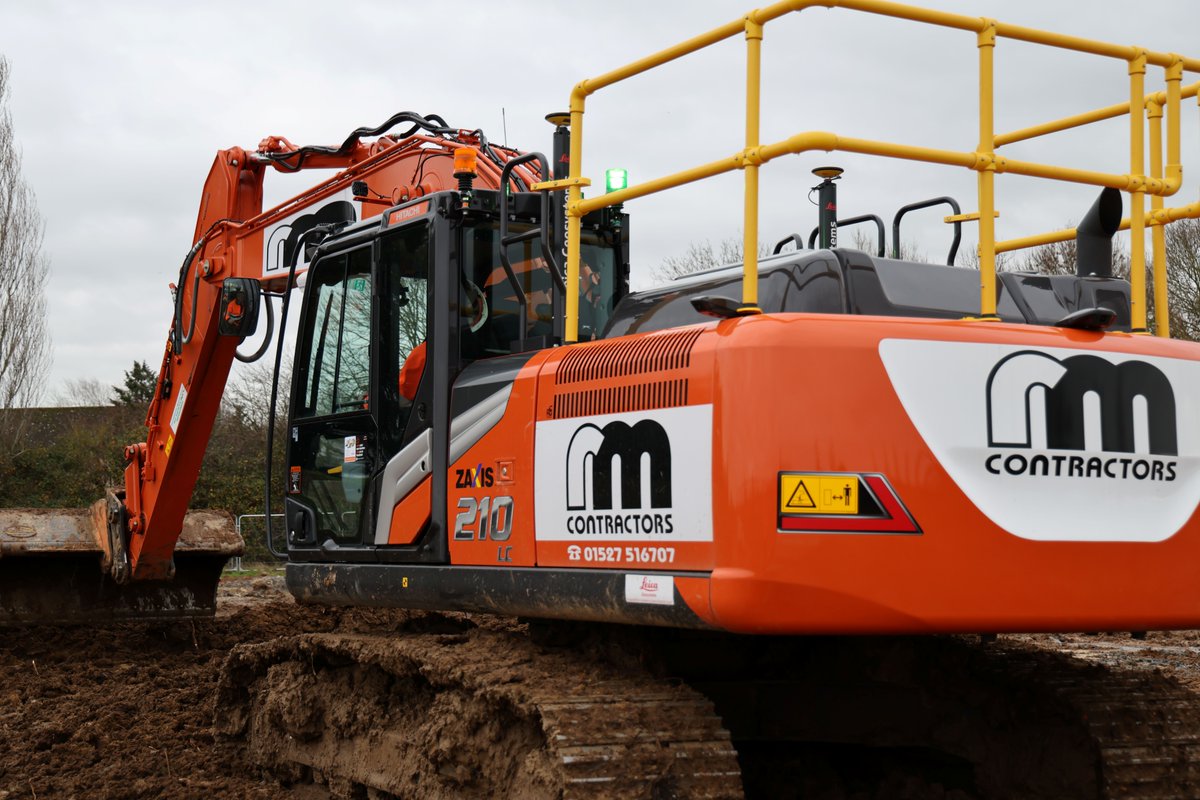 Hitachi Construction tweet media