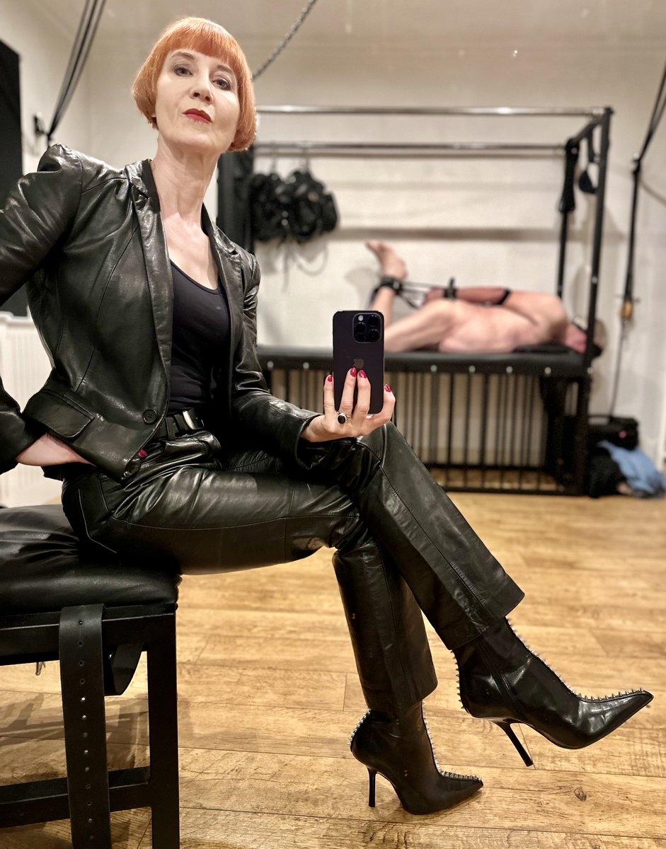 Domina Liza tweet media