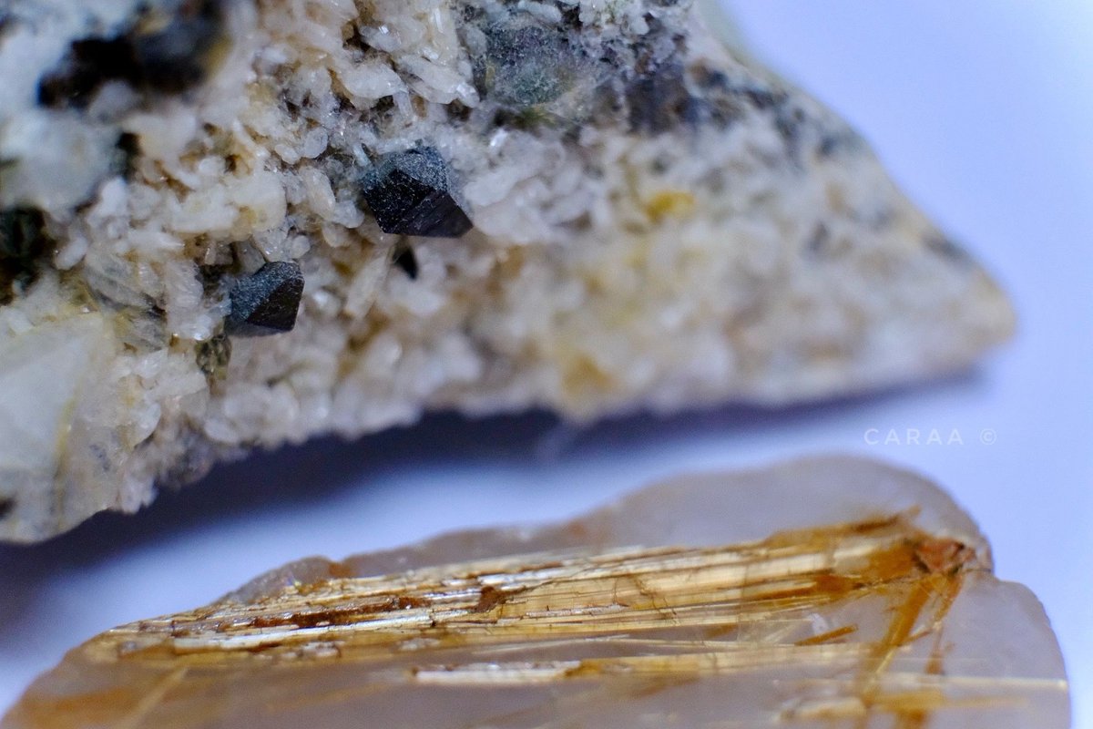 CARAA_Center's tweet photo. When TiO2 Anastase meets TiO2 Rutile 😊
#pigment #mineral #tio2 https://t.co/XxHAwcA3je