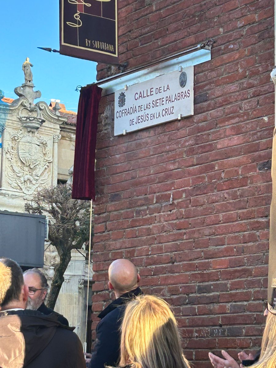 Hoy asistimos al descubrimiento descubrimiento de la placa la Calle de la Cofradía de las Siete Palabras de Jesús en la Cruz, <a href="/7palabrasleon/">Siete Palabras León</a>, que se une así al callejero municipal del <a href="/LeonAyto/">Ayuntamiento de León</a>

#SomosNazarenos