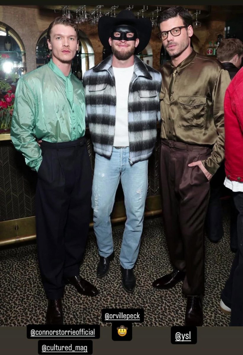 François Arnaud posted a photo with Connor Storrie and Orville Peck on his instagram.

📲 francoisarnaud via instagram story