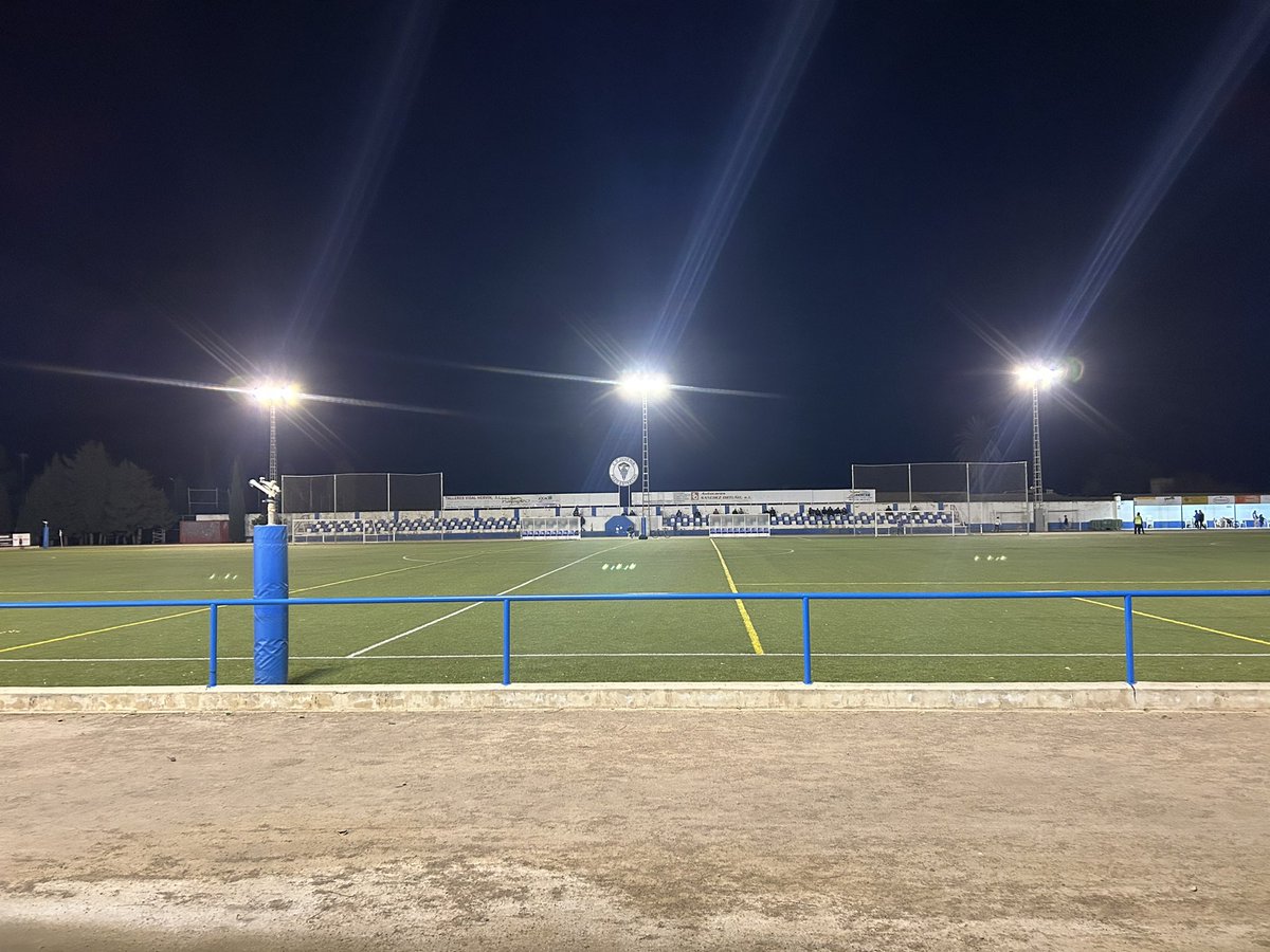 Noche de Rafael García. Partido chulo entre el <a href="/CDJuvenia/">Juvenia-PozoEstrecho</a> y el líder de Primera Regional, el <a href="/PinatarenseAtl/">Atlético Pinatarense</a> de <a href="/chutealumbres/">chute</a>. 

<a href="/JorgeVelazqez/">Jorge Velázquez</a>, campico apañado el que tiene tu gran pueblo😜