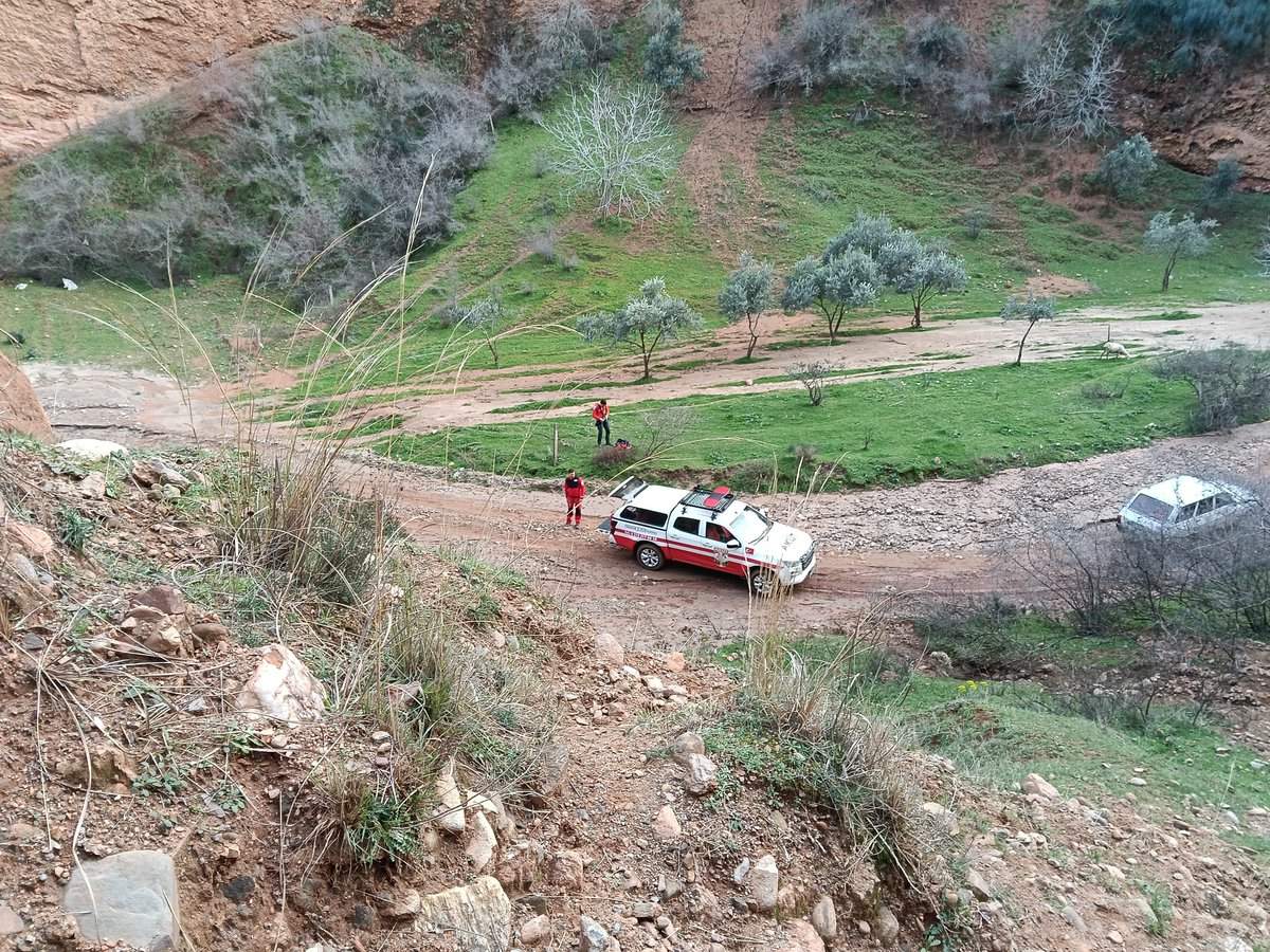 #AKUToperasyon #AKUTManisa ekibimiz, AFAD'dan gelen destek talebi üzerine, Alaşehir'in Kavaklıdere Mahallesi'nde uçurumda mahsur kalan bir koyun için operasyona çıkmış; koyunu mahsur kaldığı yerden kurtararıp sahibine teslim ederek operasyonu sonlandırmıştır.